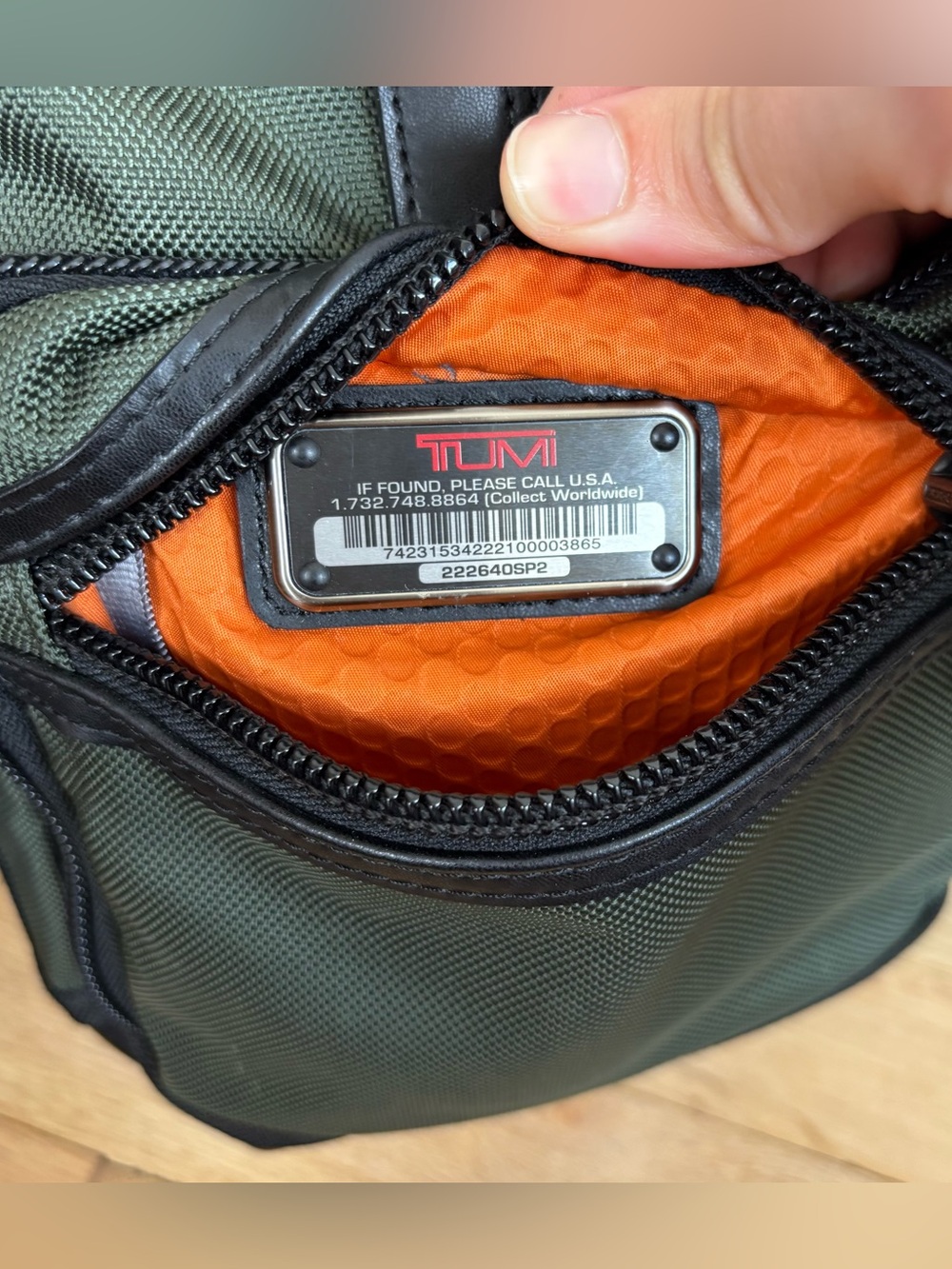 Tumi Alpha Bravo Men's Andersen Slim Commuter Brief Passenger Bag Green/Orange - Picture 8 of 10